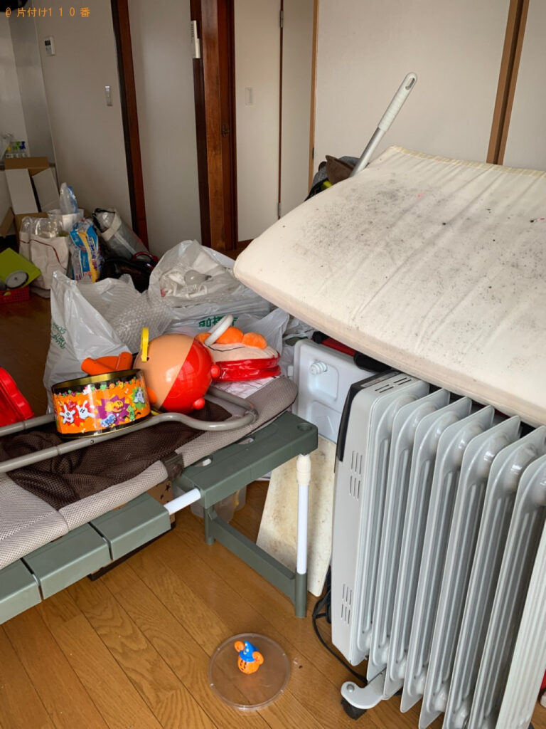 【前橋市朝倉町】ダブルベッドマットレス、食器棚、布団等の回収