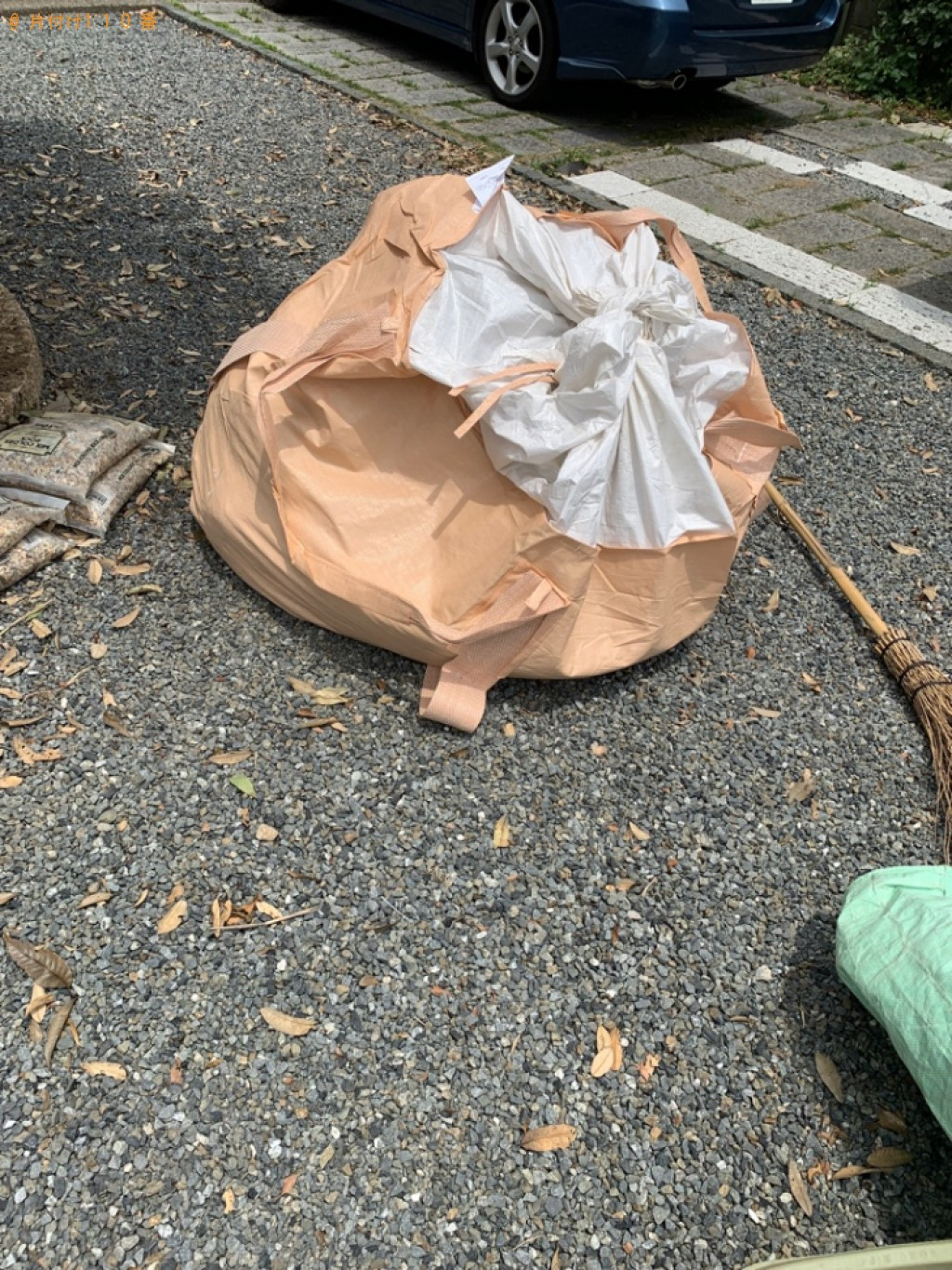 【前橋市紅雲町】砂、小石や雑草まじりの土、土がついた雑草の回収