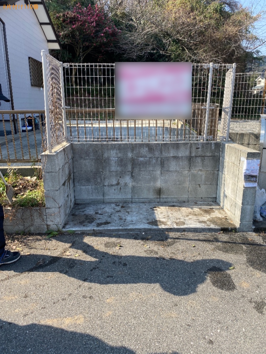 四人掛けソファー、布団、ラック、本棚、マットレス、布団等の回収