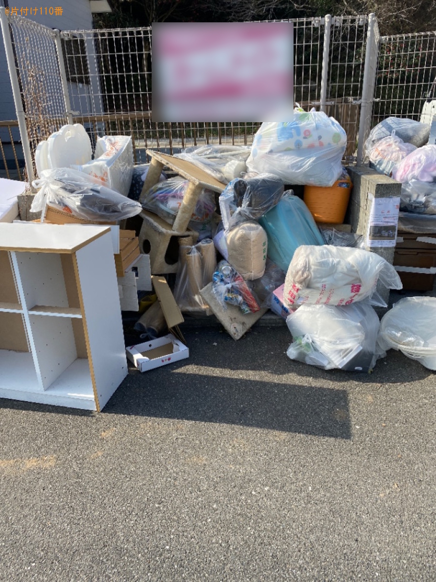 四人掛けソファー、布団、ラック、本棚、マットレス、布団等の回収